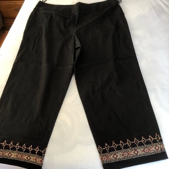 Black embellished Capri pants - Picture 1 of 5